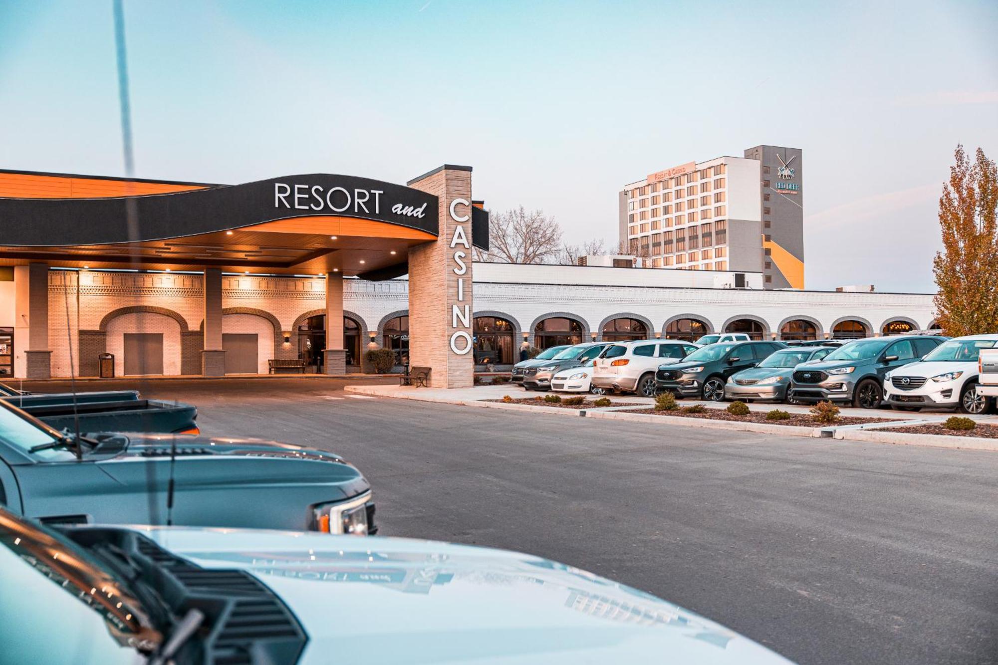 Red Deer Resort & Casino Bagian luar foto